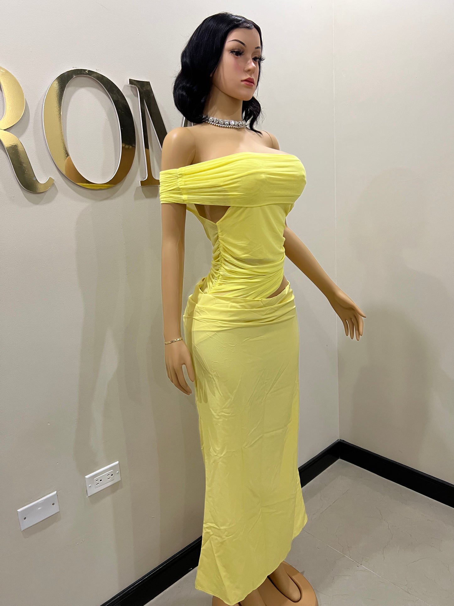 Sophie Off Shoulder Slant Dress (Pale Yellow)