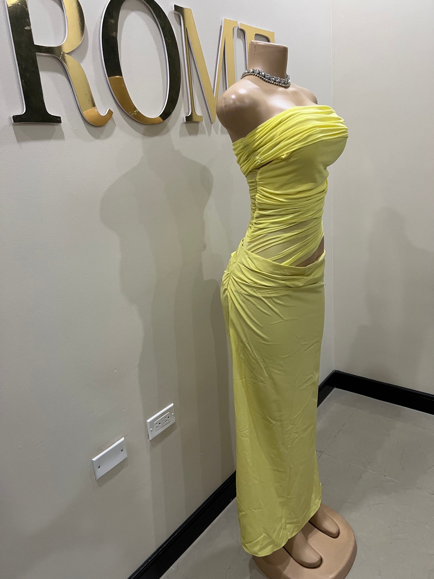 Sophie Off Shoulder Slant Dress (Pale Yellow)