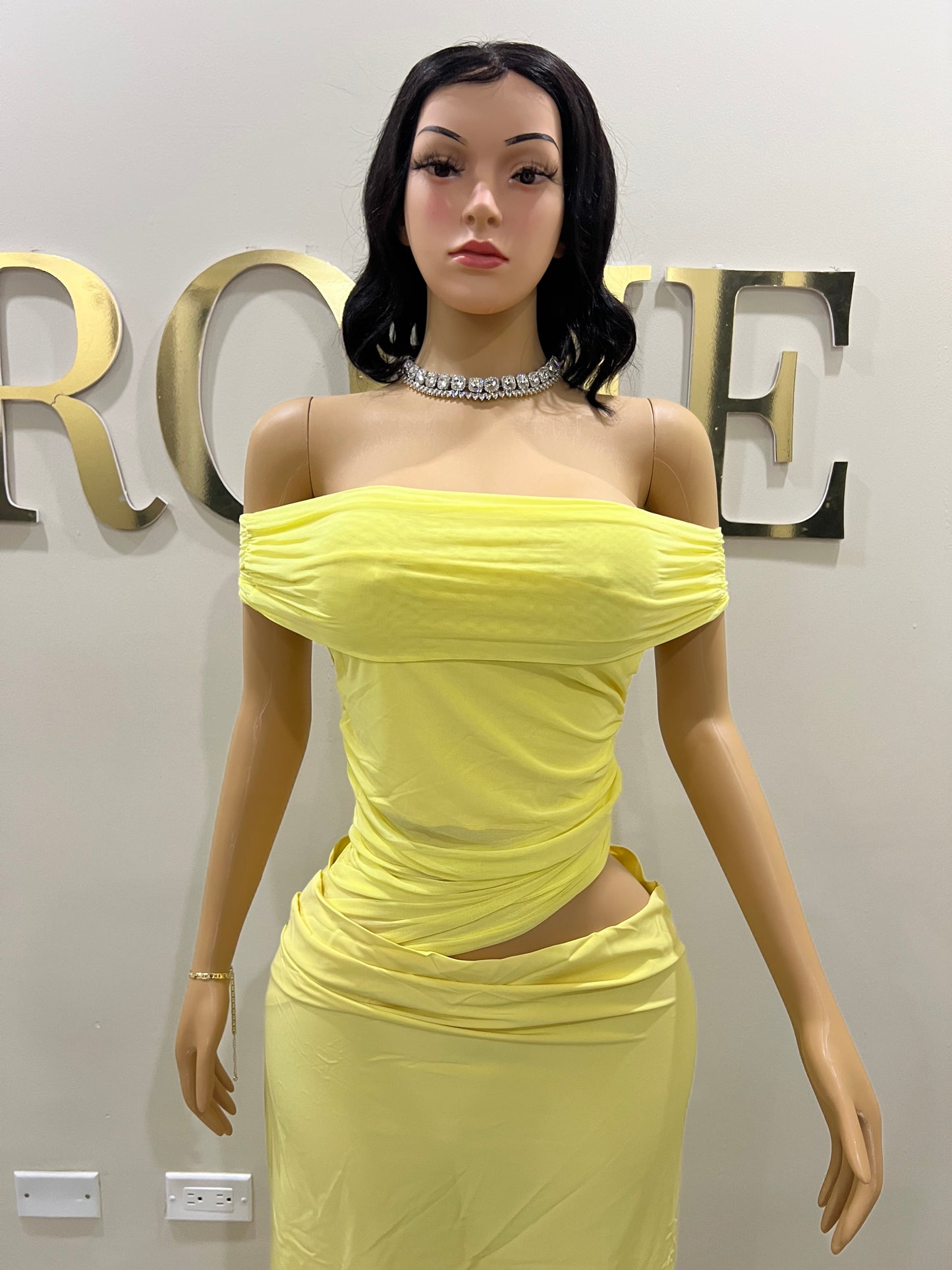 Sophie Off Shoulder Slant Dress (Pale Yellow)