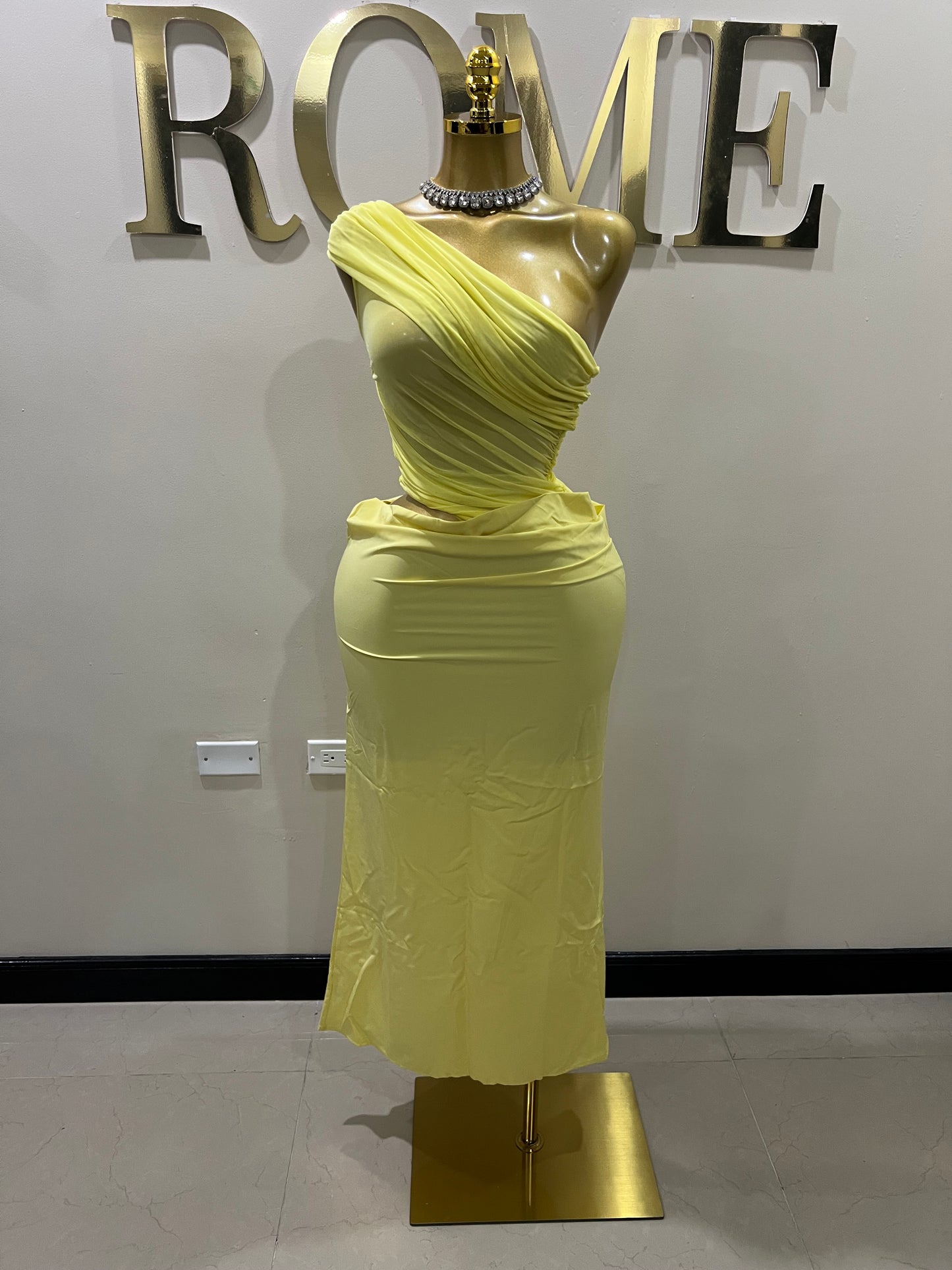 Sophie Off Shoulder Slant Dress (Pale Yellow)