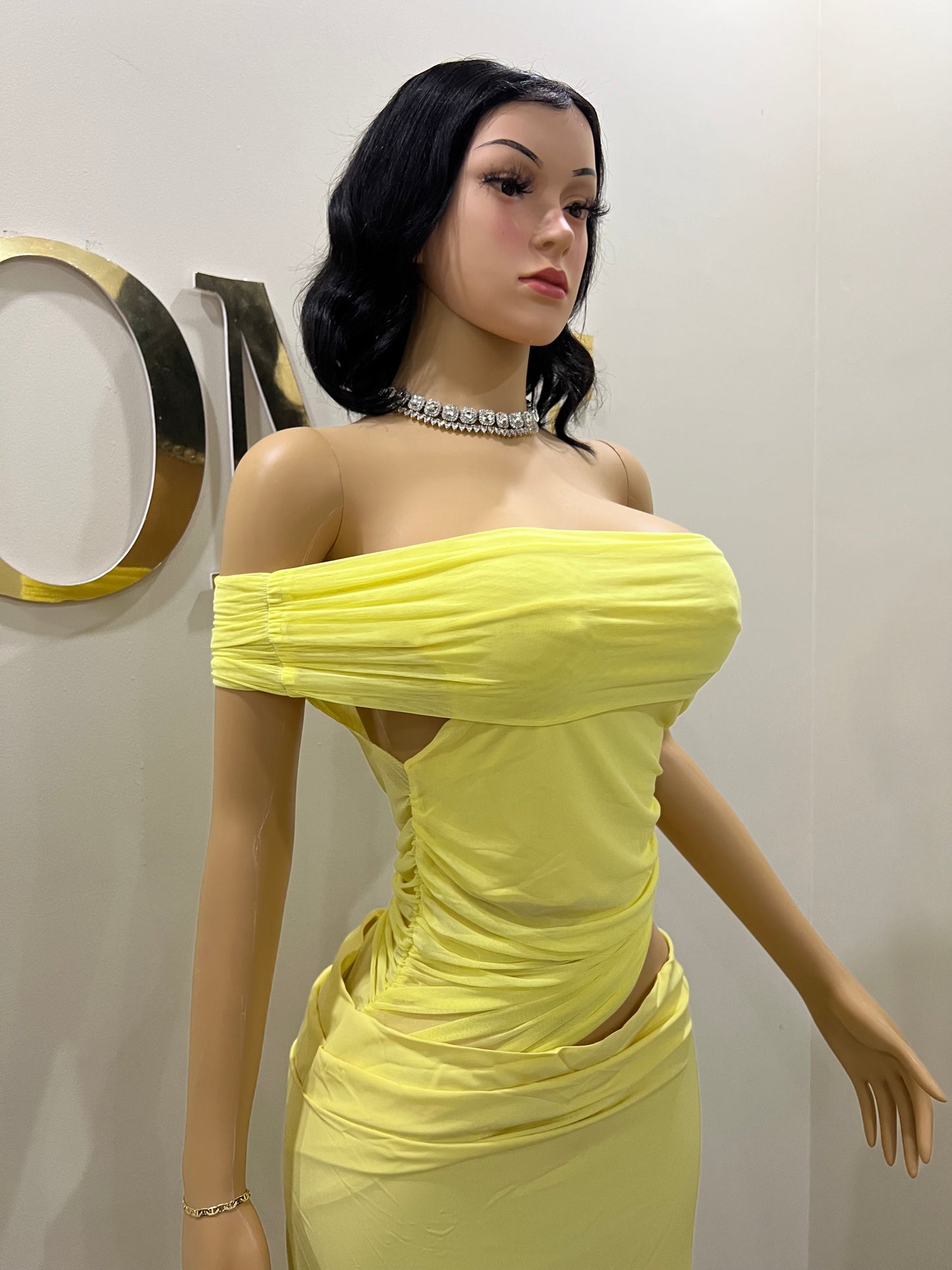 Sophie Off Shoulder Slant Dress (Pale Yellow)