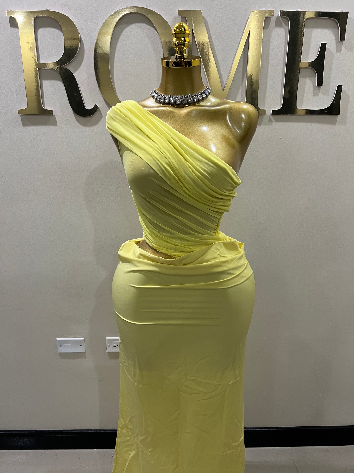 Sophie Off Shoulder Slant Dress (Pale Yellow)
