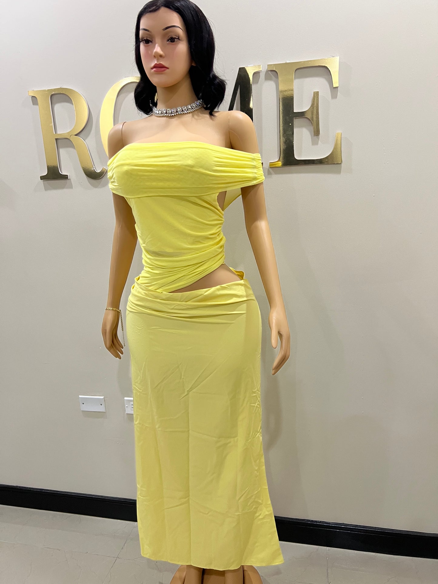 Sophie Off Shoulder Slant Dress (Pale Yellow)