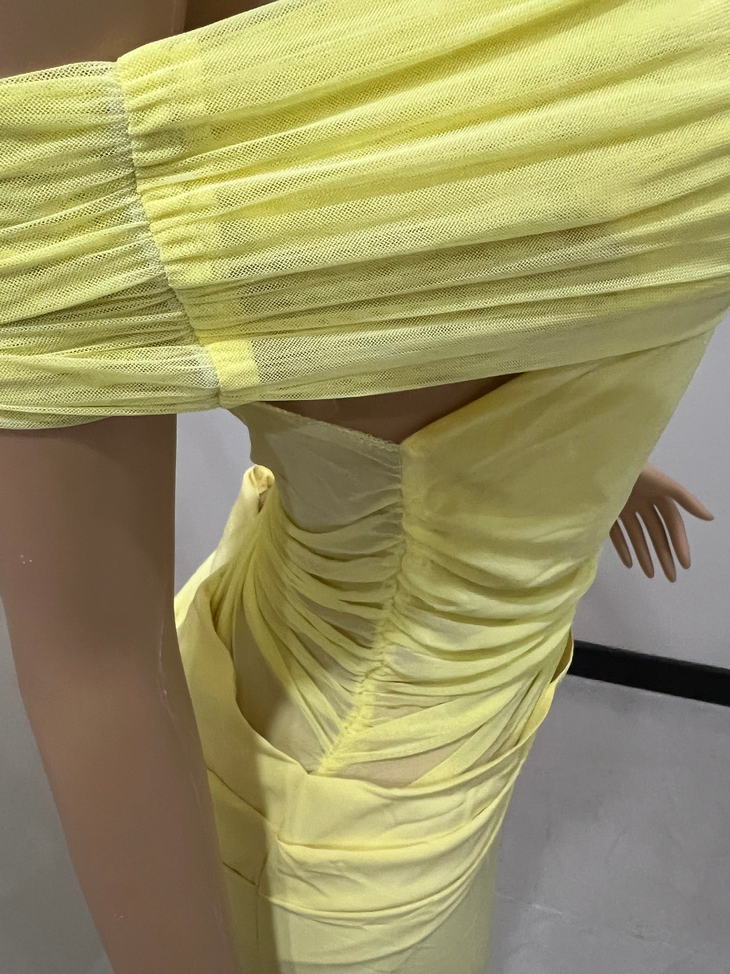 Sophie Off Shoulder Slant Dress (Pale Yellow)