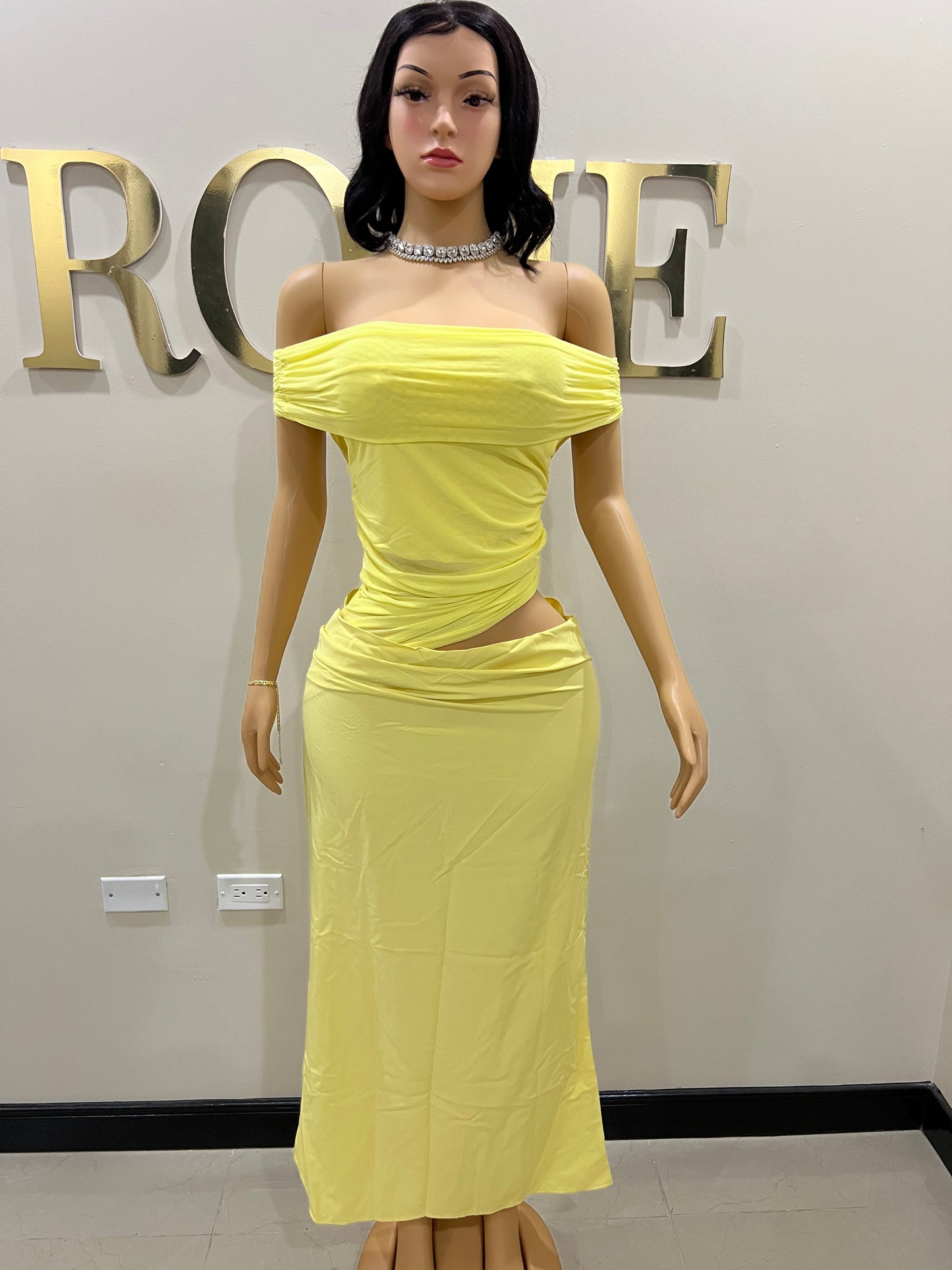 Sophie Off Shoulder Slant Dress (Pale Yellow)