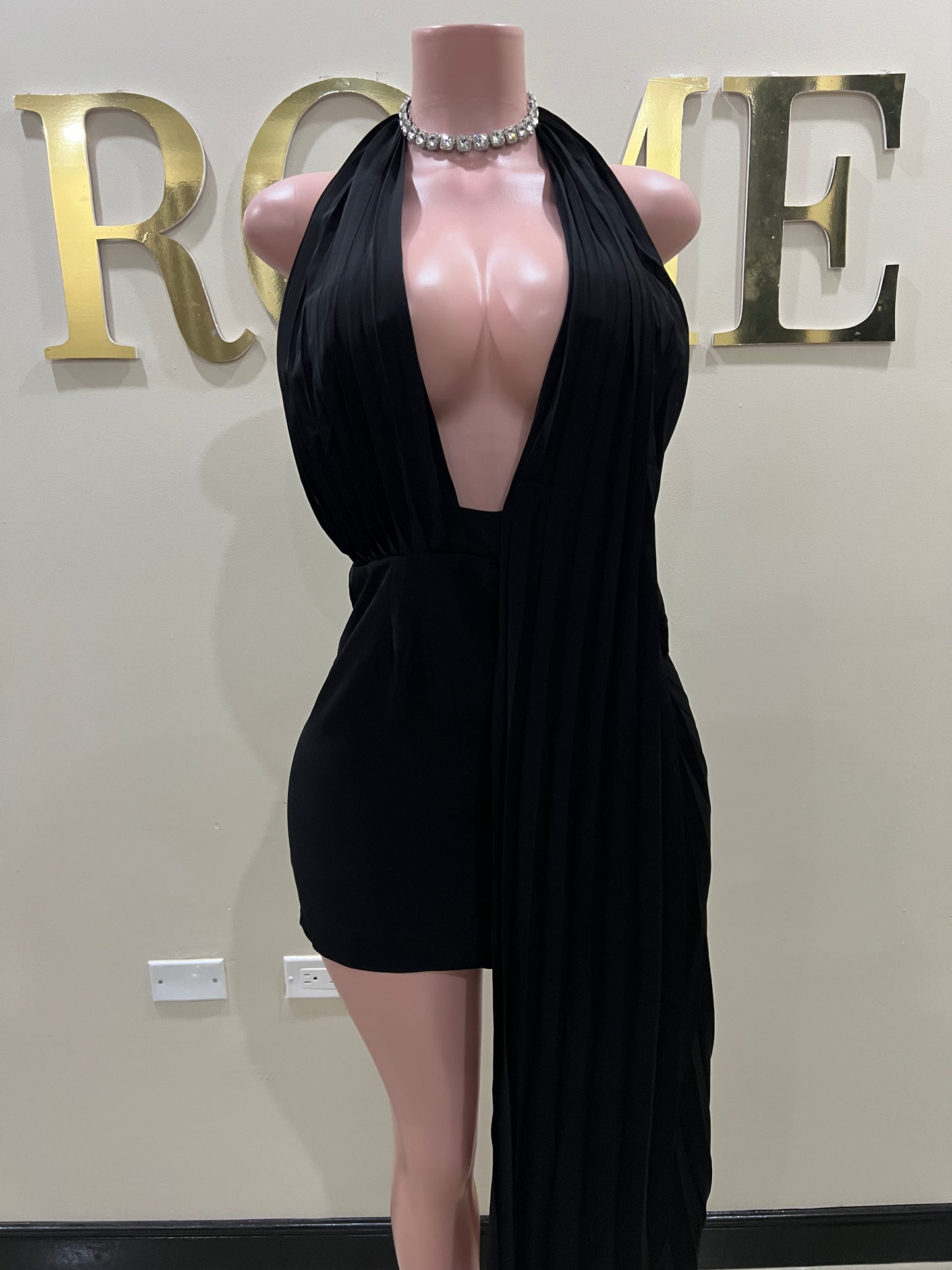 Alicia Merry Pleated Dress (Black)