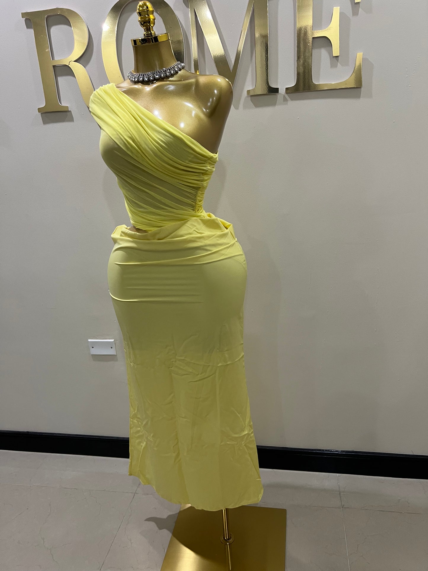 Sophie Off Shoulder Slant Dress (Pale Yellow)