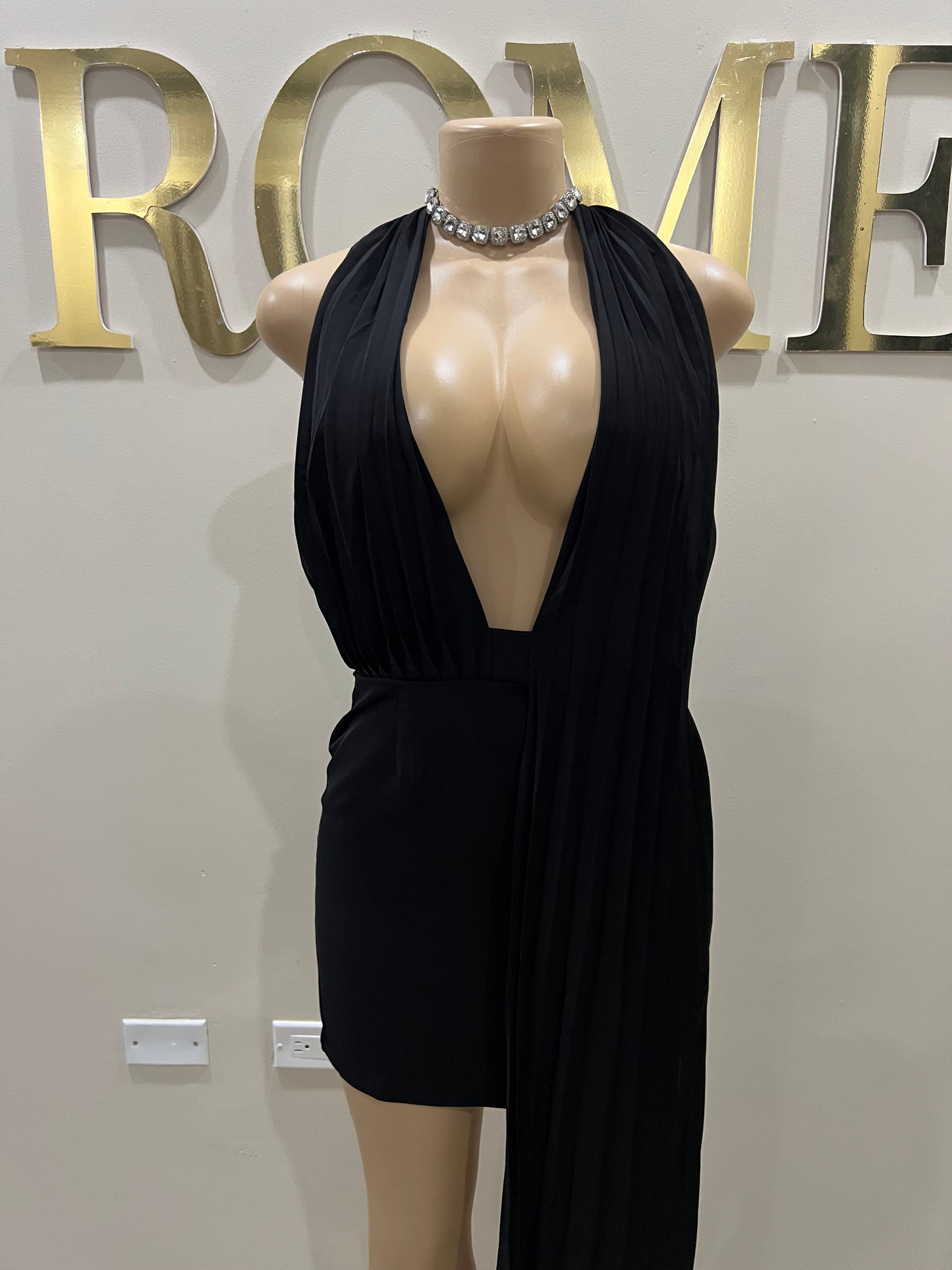 Alicia Merry Pleated Dress (Black)