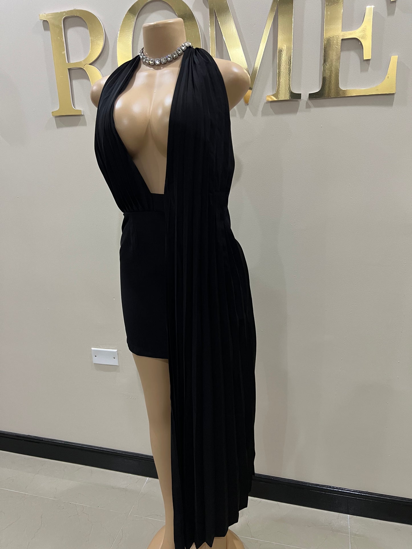 Alicia Merry Pleated Dress (Black)