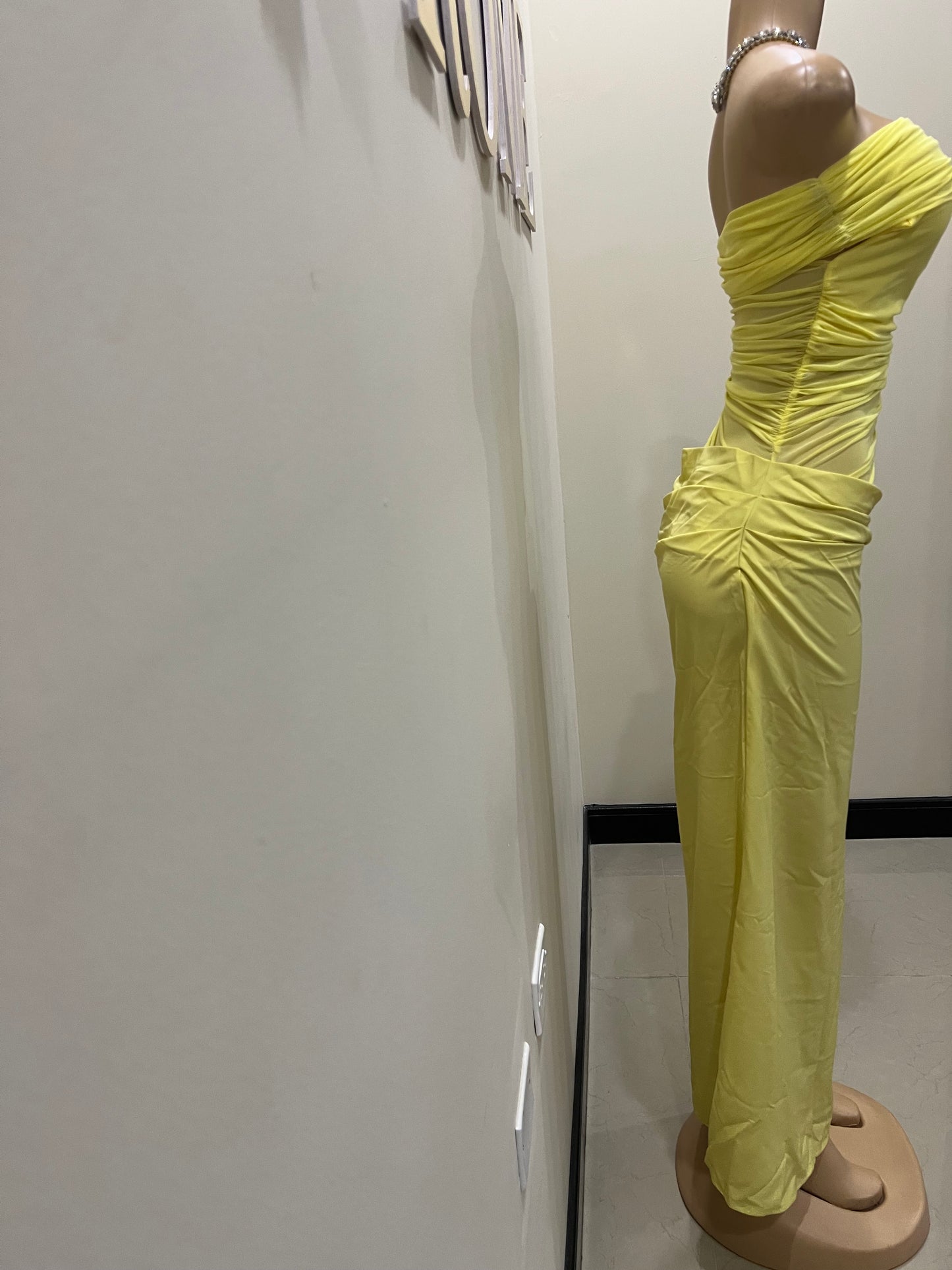 Sophie Off Shoulder Slant Dress (Pale Yellow)