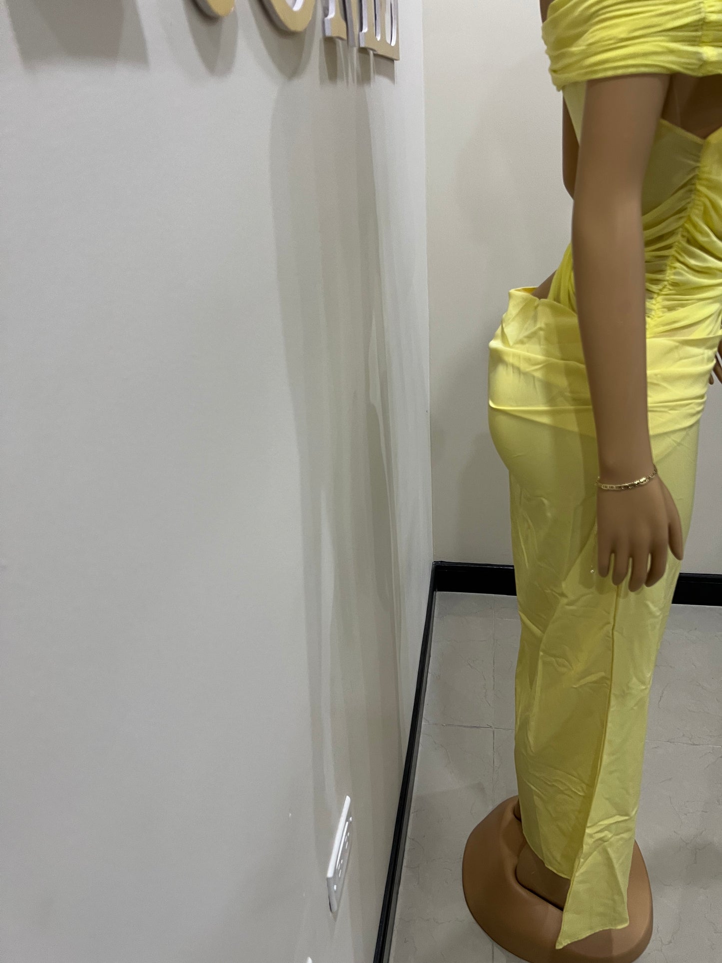 Sophie Off Shoulder Slant Dress (Pale Yellow)