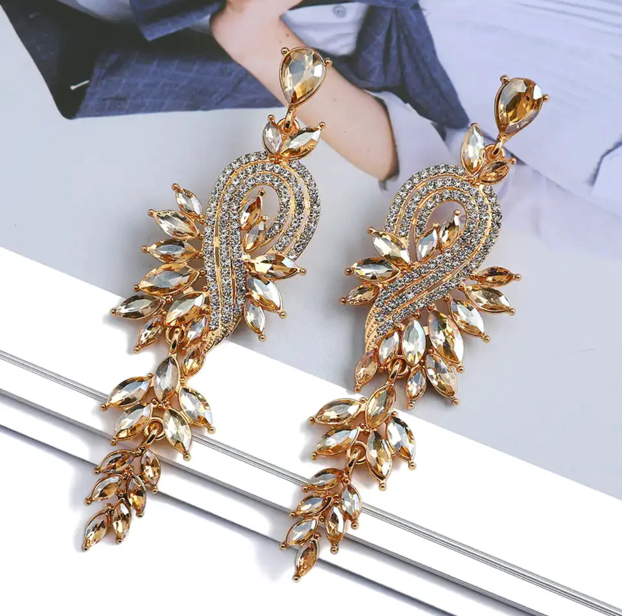 Hollywood Crystal Earrings (Champagne- gold)