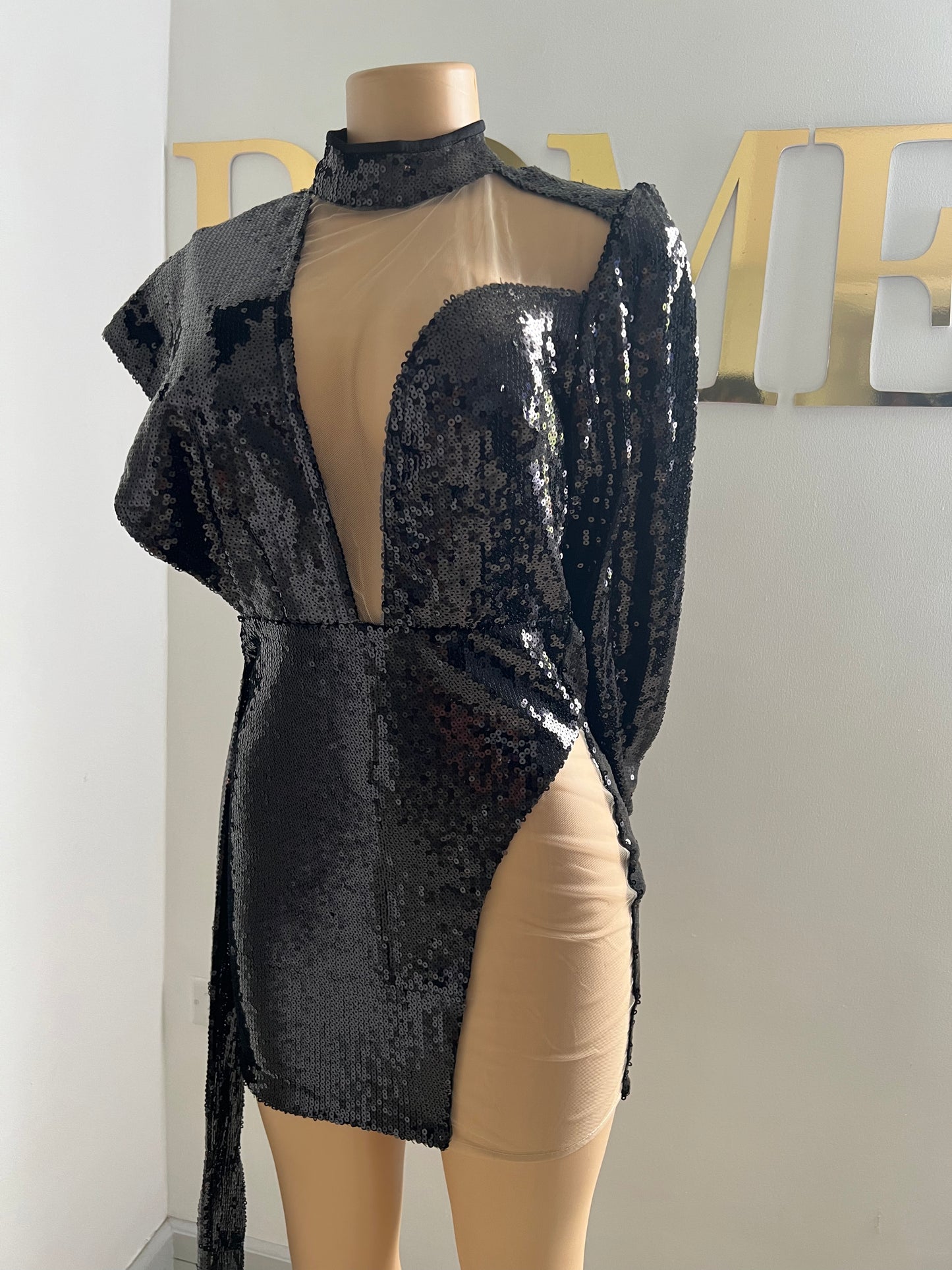 Hollywood V Slay Dress (Black)