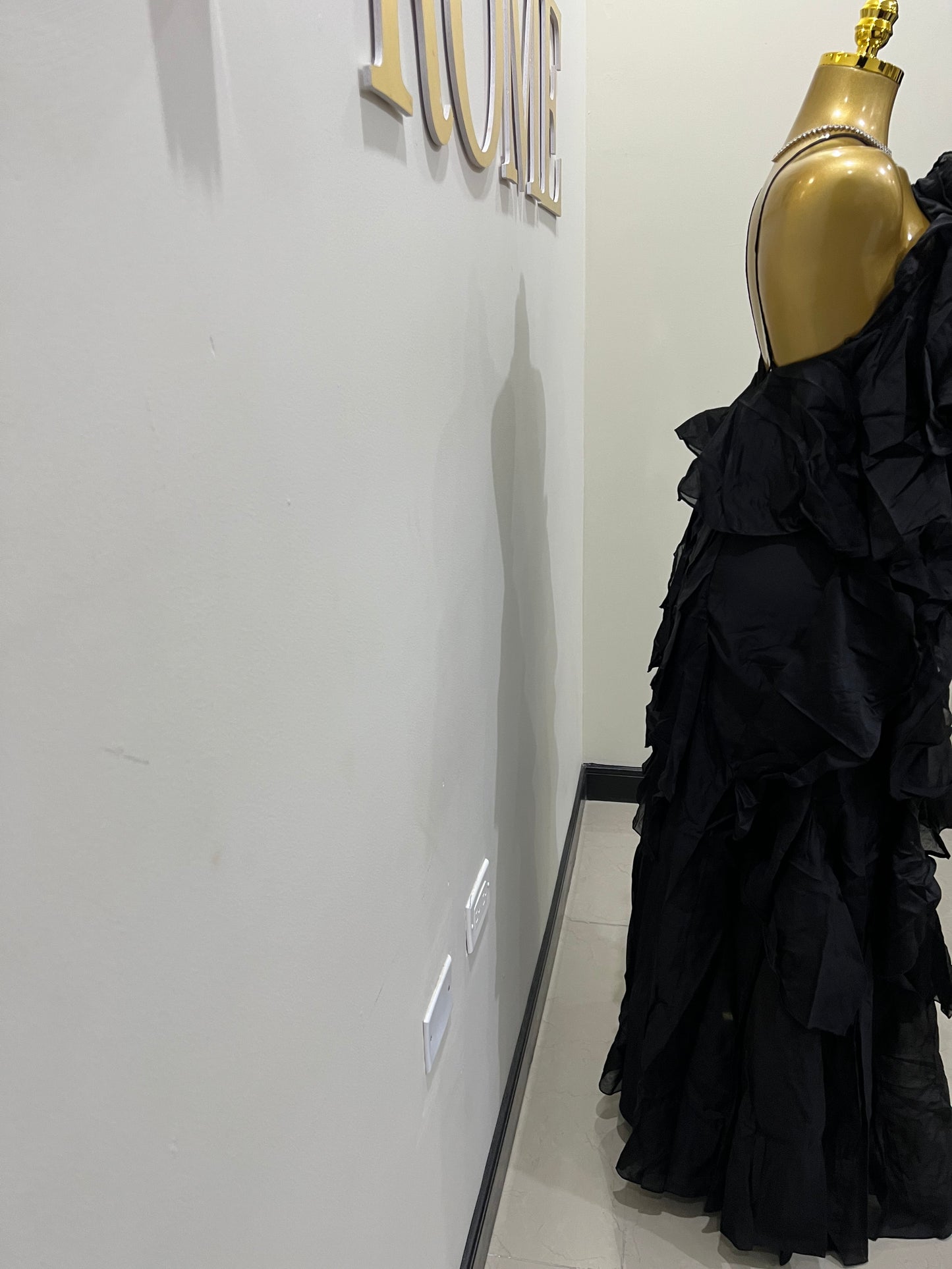 Rumi Chen Ruffle Long Dress (Black)