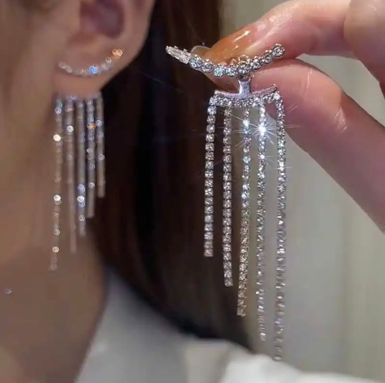 Anna Falling Crystal Earrings (Silver)