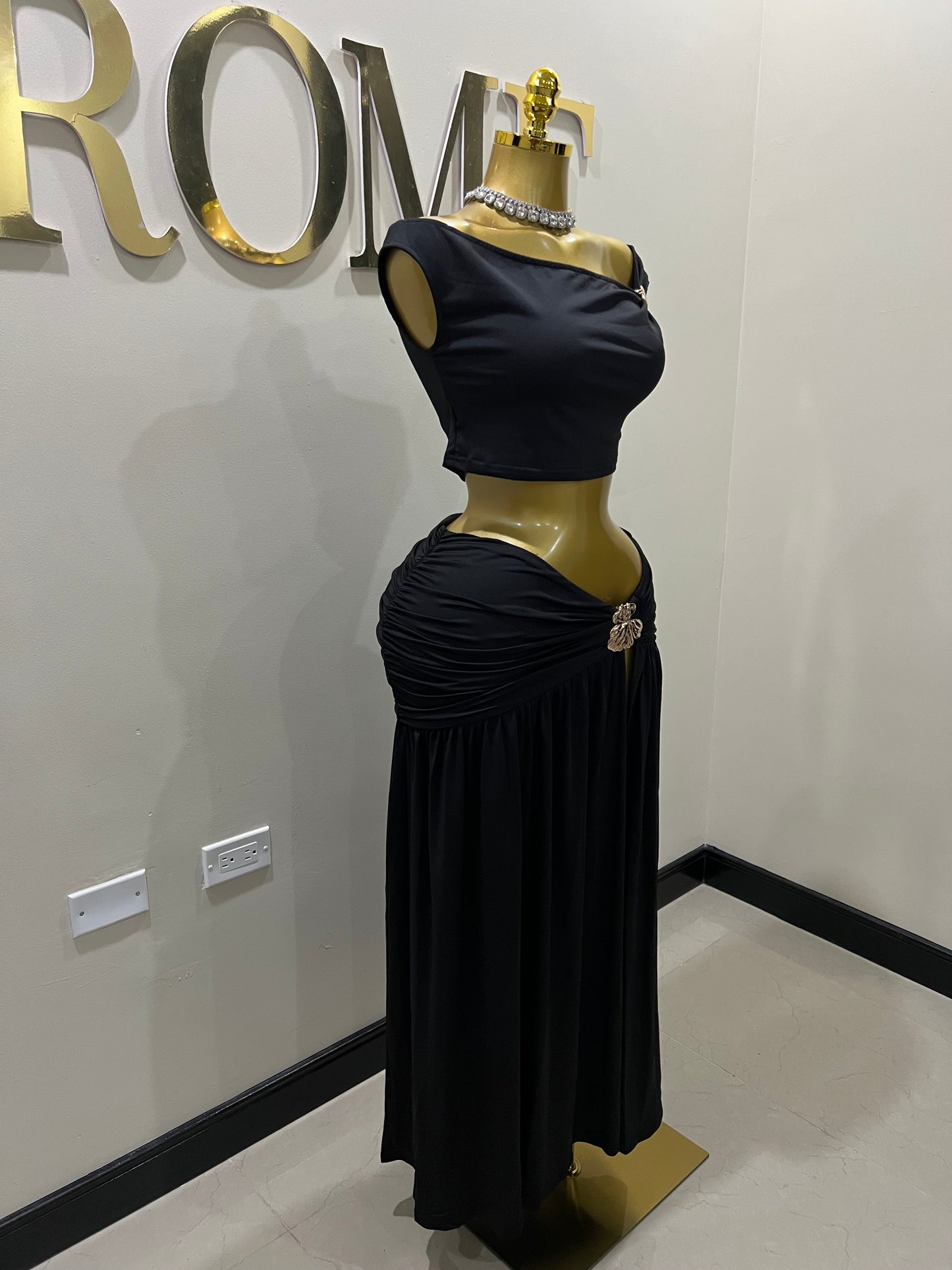 Nara Petal 2 Pcs Skirt Set (Black)