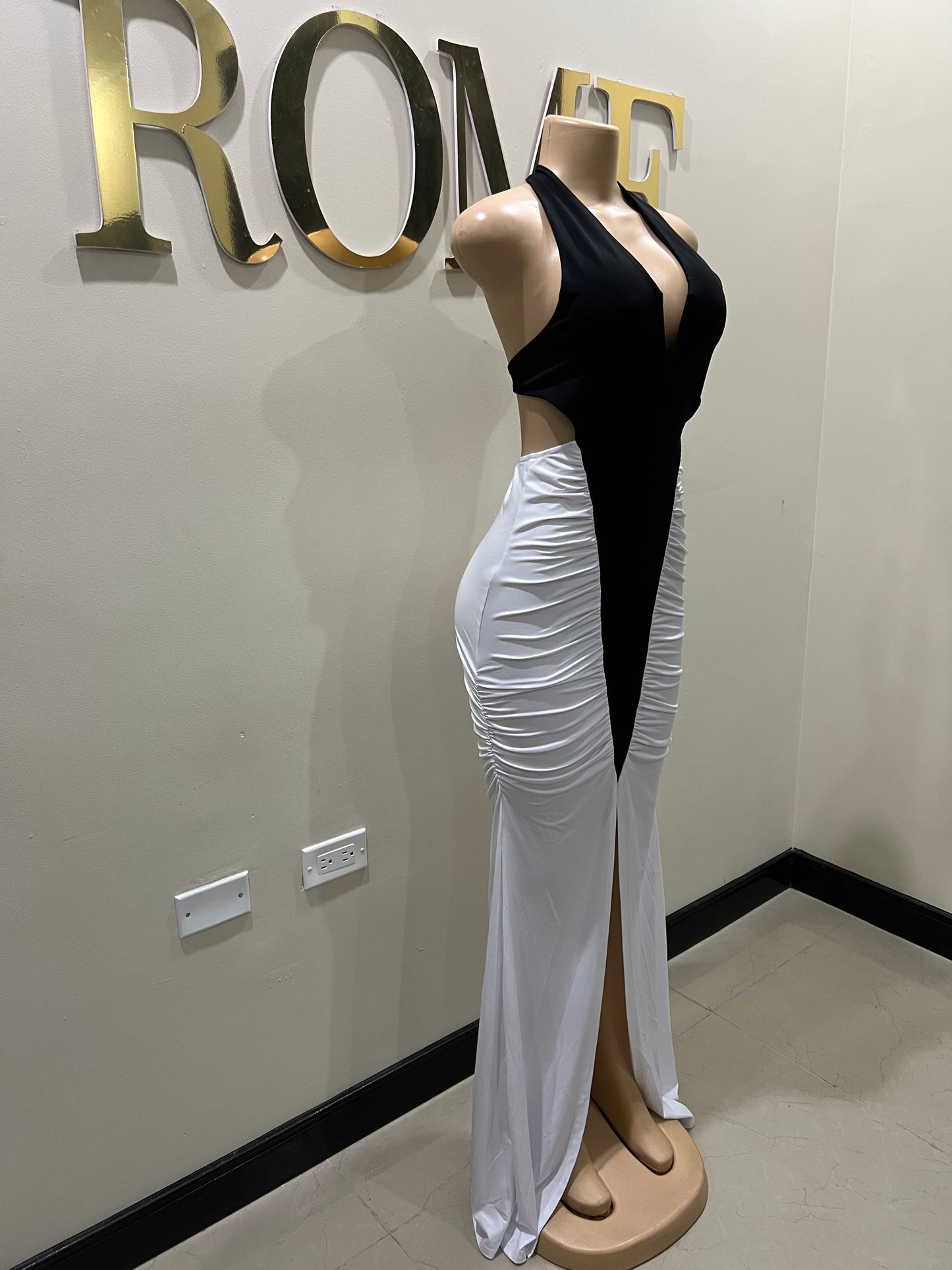 Tamia Hourglass Deep V Dress (Black)