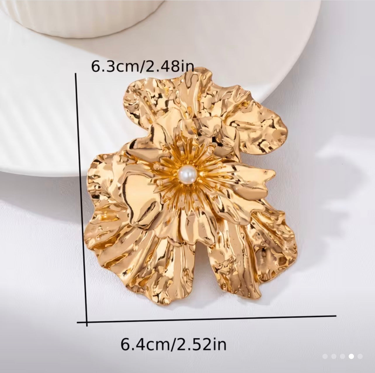 Flower Pearl Brooch (Gold)