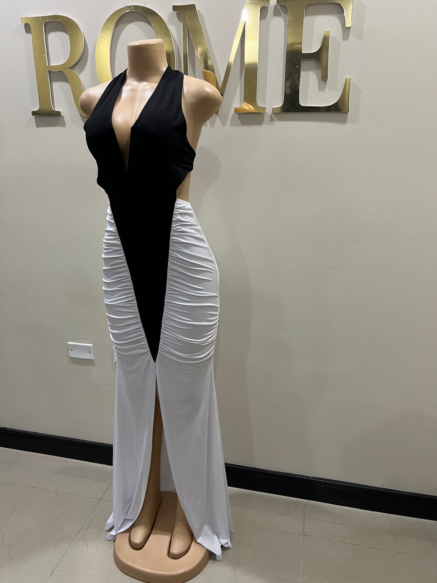 Tamia Hourglass Deep V Dress (Black)