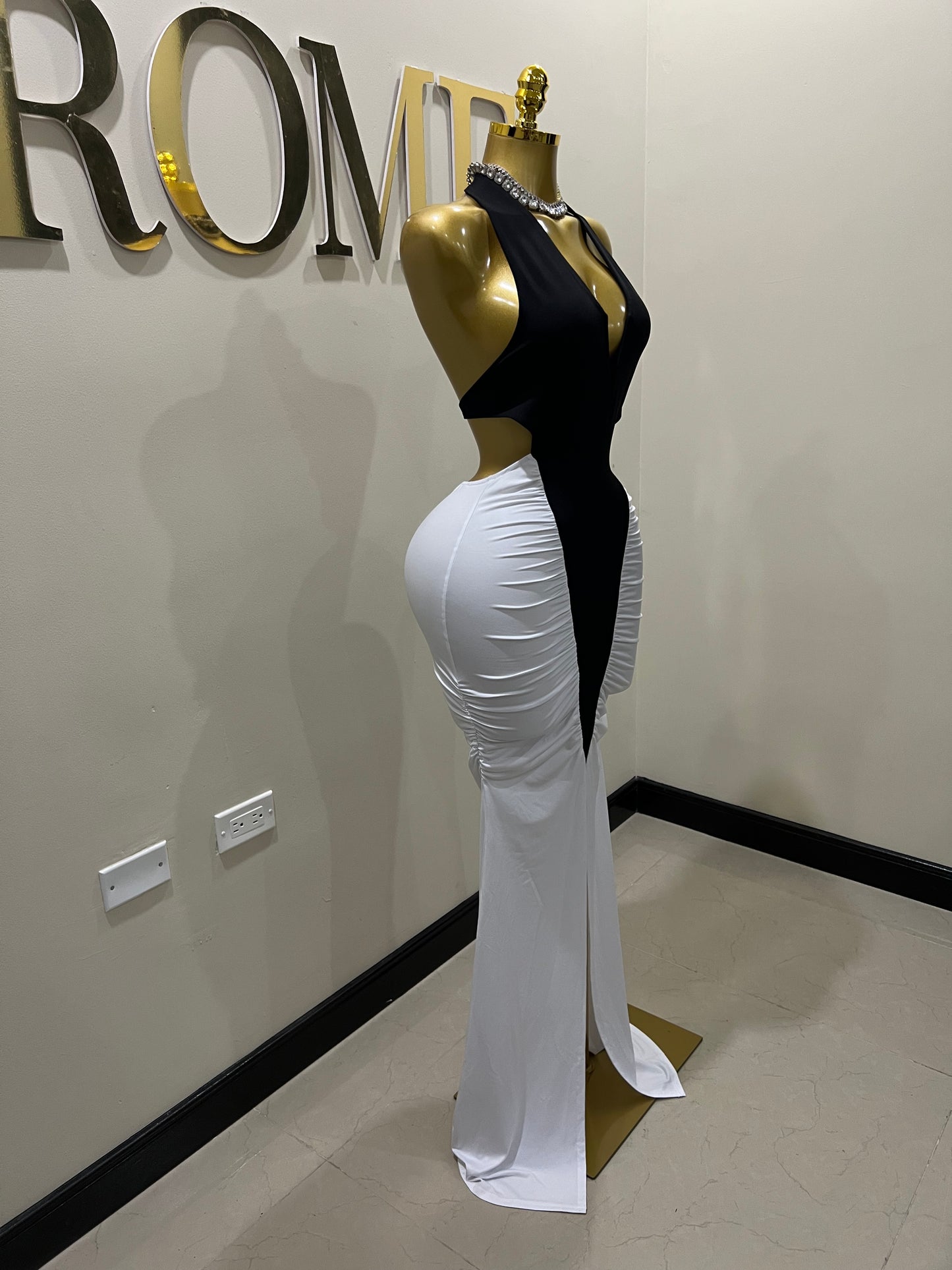 Tamia Hourglass Deep V Dress (Black)
