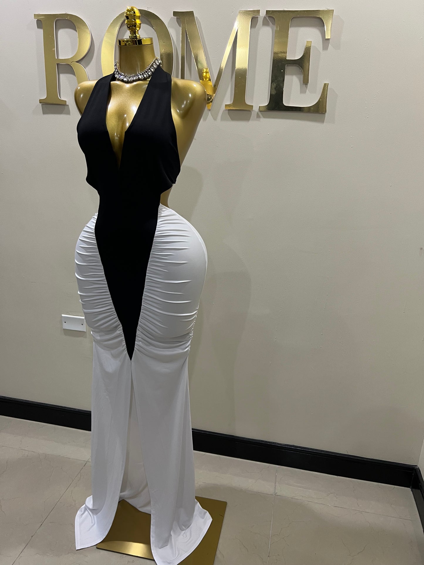 Tamia Hourglass Deep V Dress (Black)