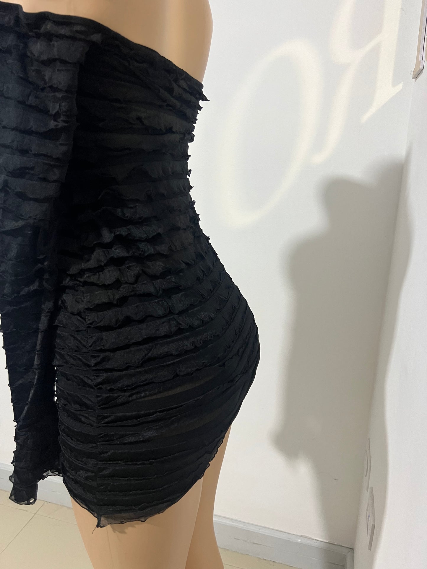 Zuri Off Shoulder Super Mini Dress (Black)