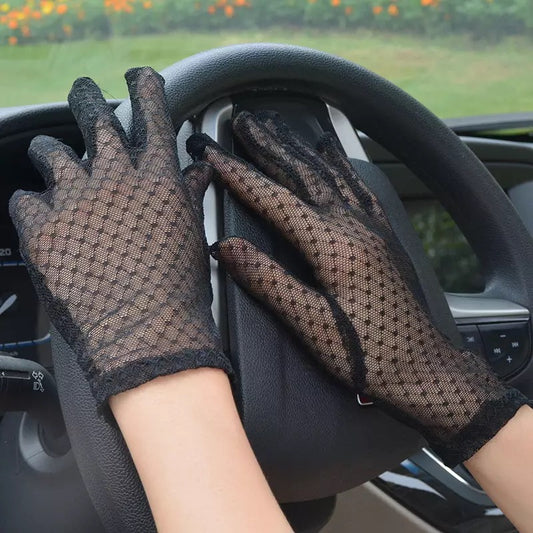 Short Pattern Mesh Gloves