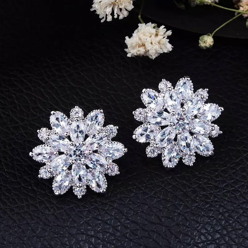 Flower Knob Crystal Earrings (Silver)
